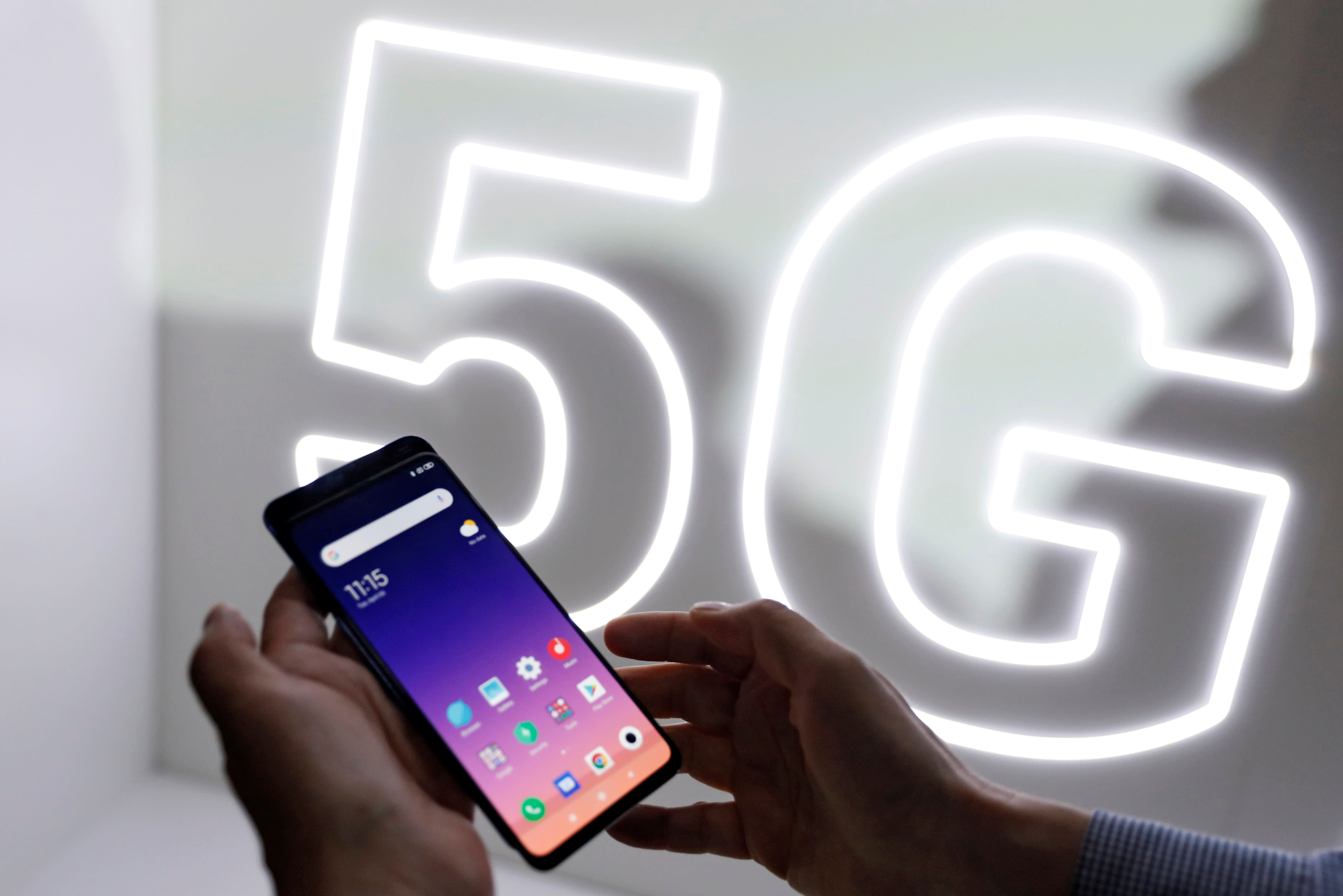 V Roce 2021 Ma Xiaomi Predstavit Ultralevny 5g Smartphone
