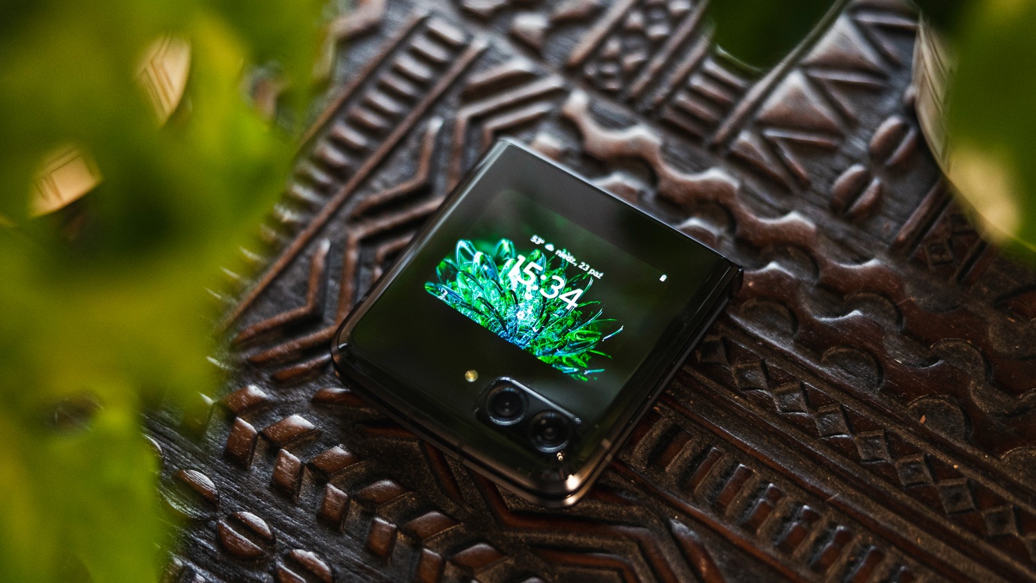 Motorola Razr 2022 zná oficiální české ceny. Z levného těsta toto véčko ...