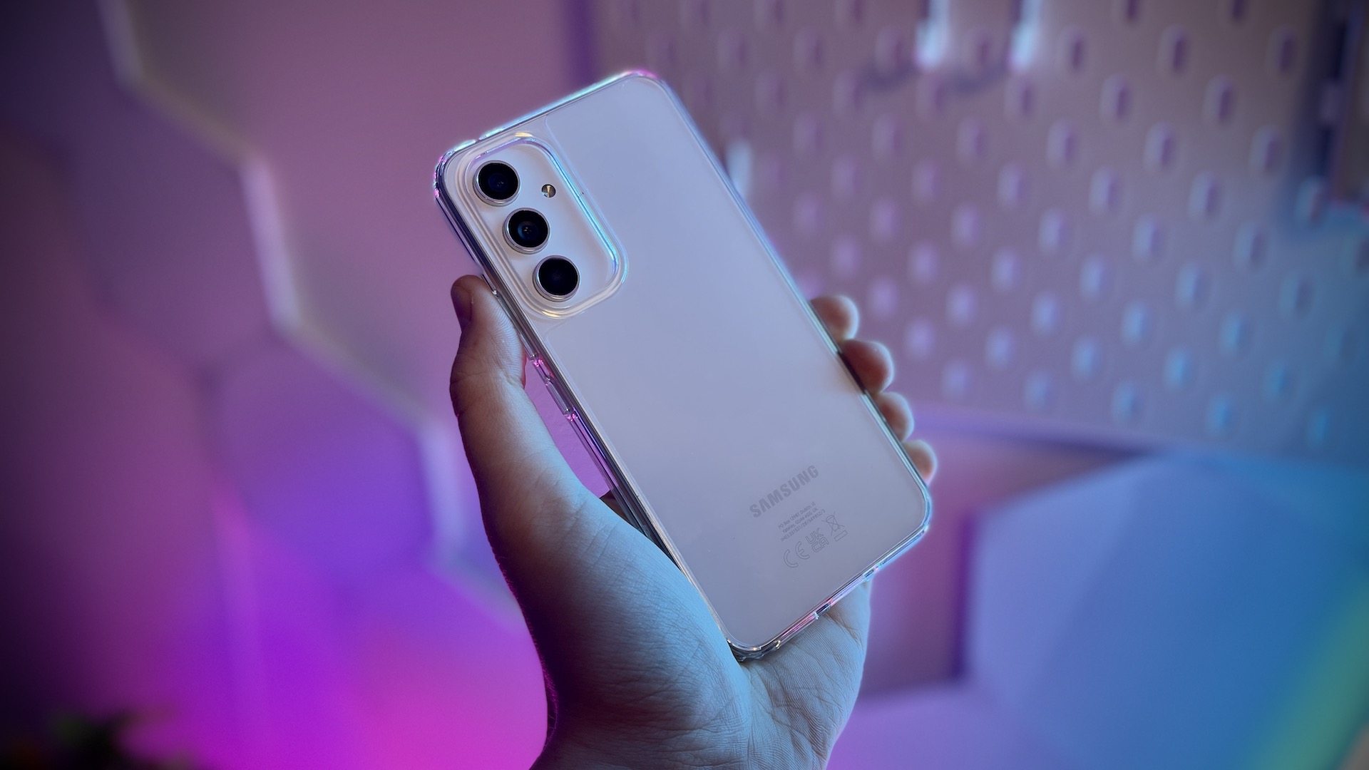 It fits perfectly in the hand