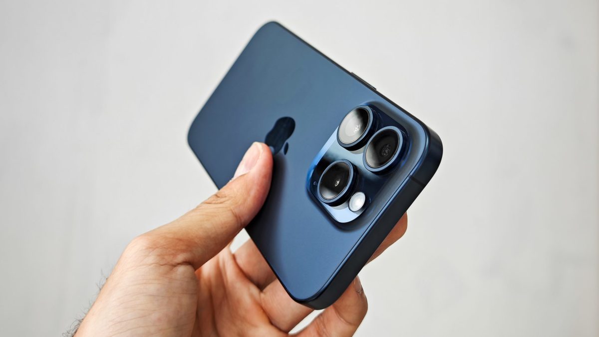 Tento iPhone vypadl z výšky takřka 5 kilometrů a nic se mu nestalo ...