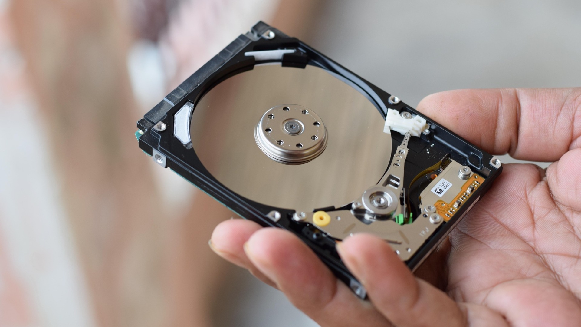 Vnitřek pevného disku | Zdroj: Pixabay