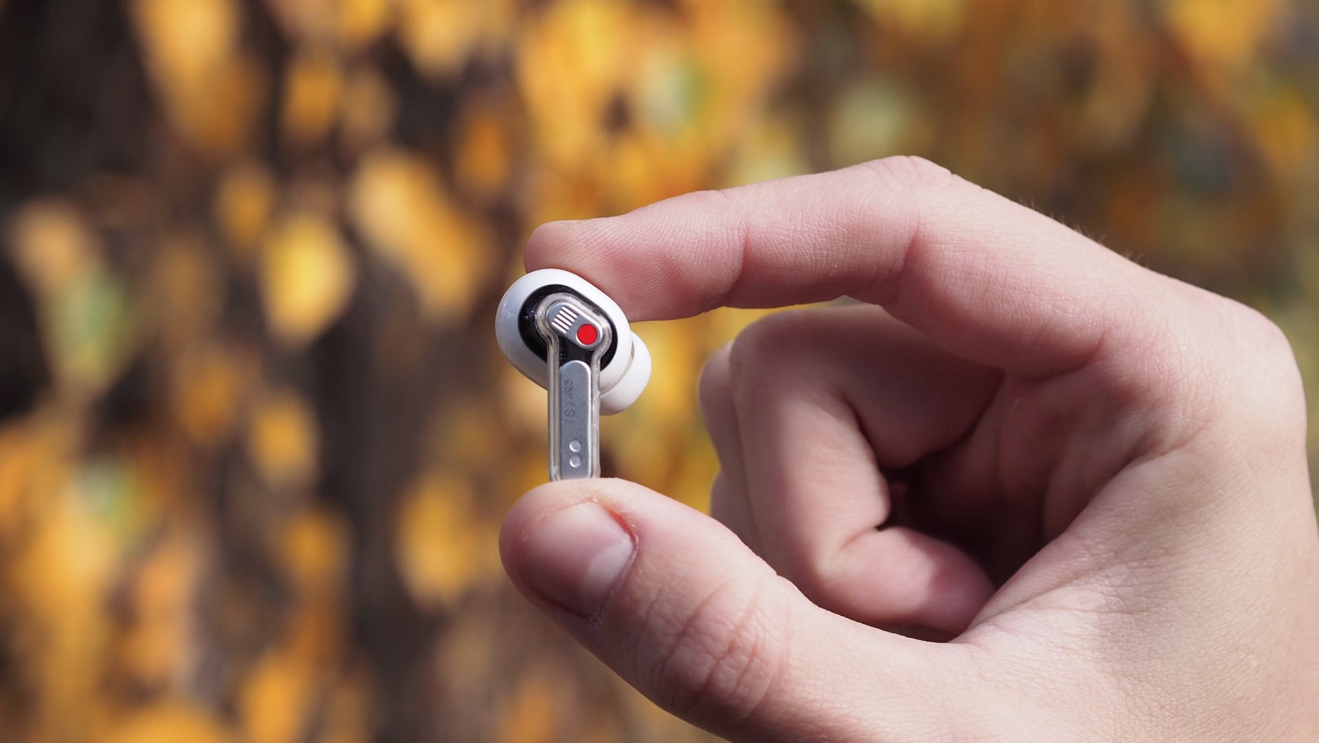 Detail sluchátka Nothing Ear (3) | Zdroj: Luboš Srb